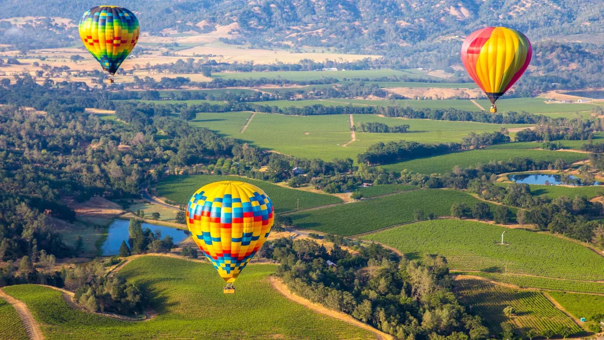 气球在加州普莱森特山起飞