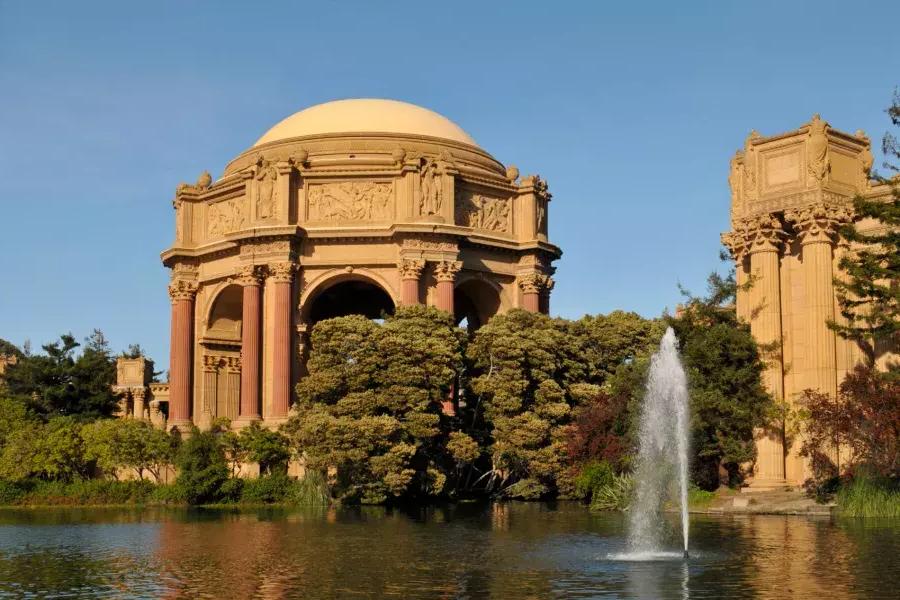 Exterior of the Palace of Fine Arts, with its lake and water fountain.