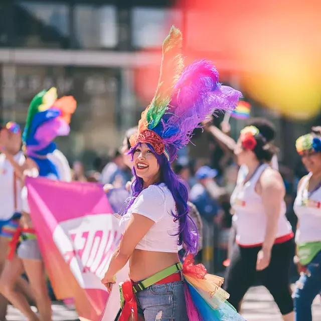 Woman at Pride 在贝博体彩app